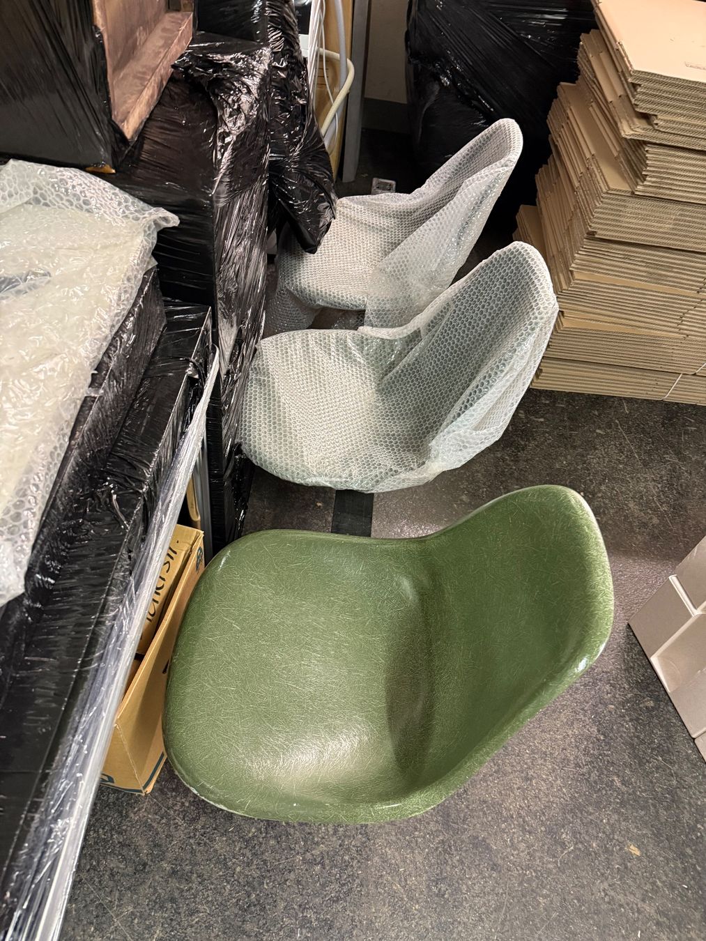 Bänke: Eames tandem seating mit Tisch – Gebraucht aus Ueberstorf von ais_b6zm 2