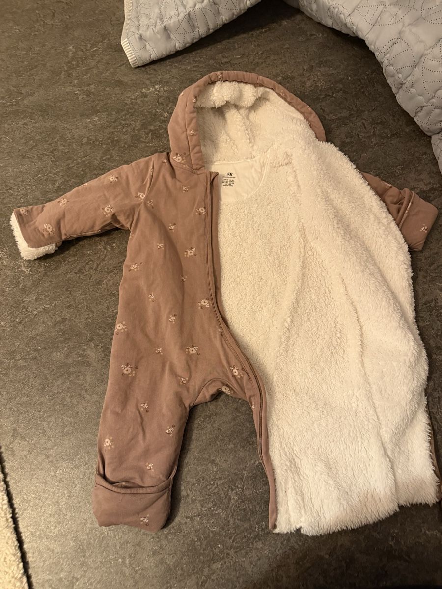 H&M Completi: Winter Overall mit Blumenmuster / Winteranzug • Grösse 62 – Usato da Oberhallau venduto da pbi.99 2