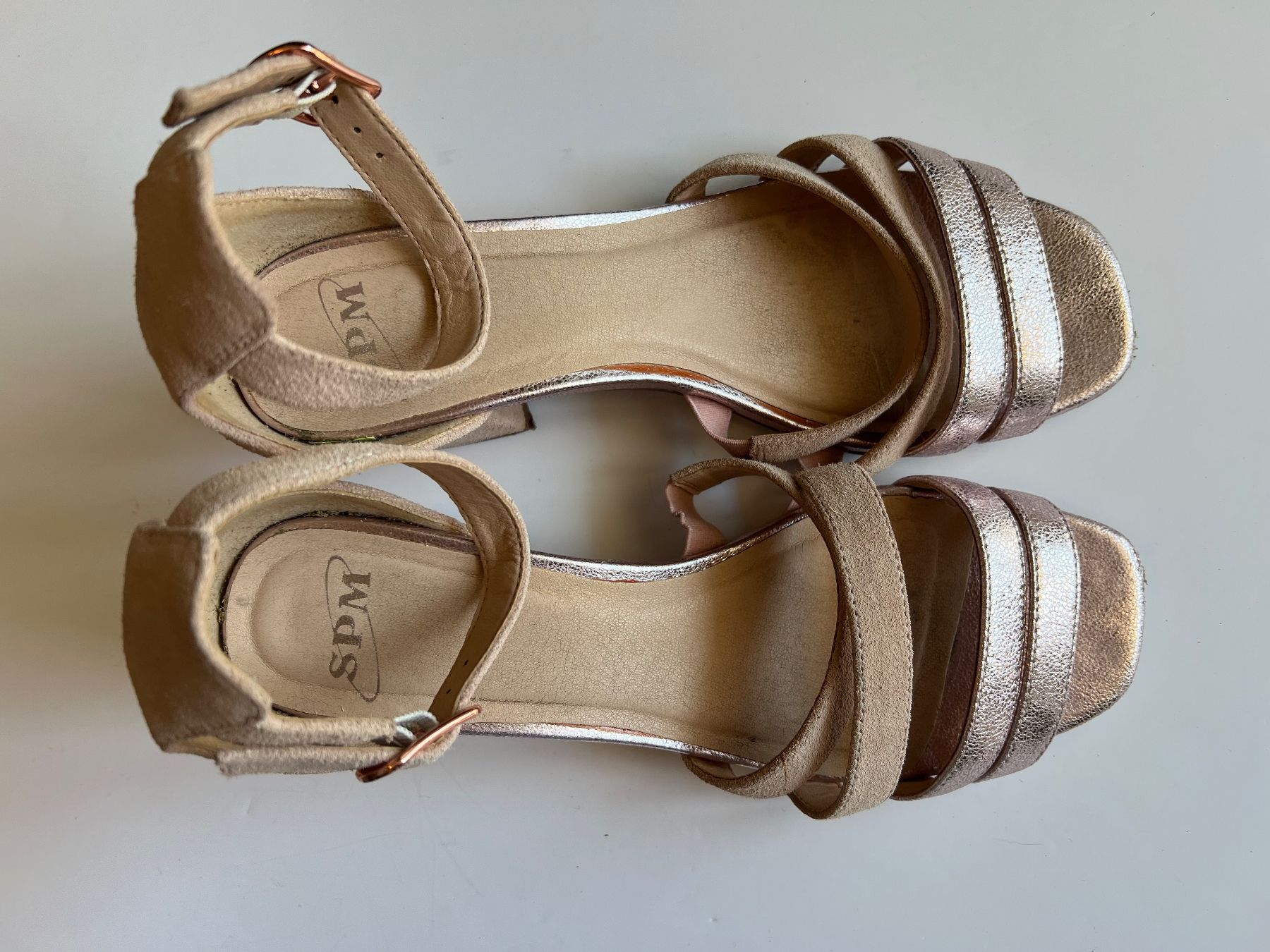 Scarpe da donna: Sandales en cuir rose 38 – Usato da Neuchâtel venduto da Thesebootsaremadeforwalking