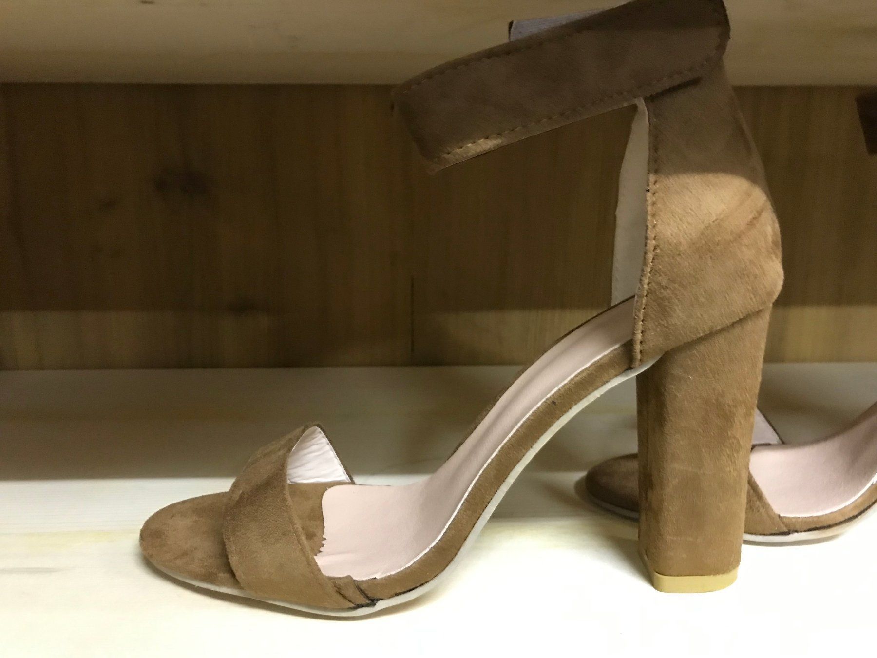 Scarpe da donna: Neue Sommerschuhe – Usato da Zumikon venduto da Uranus88 1