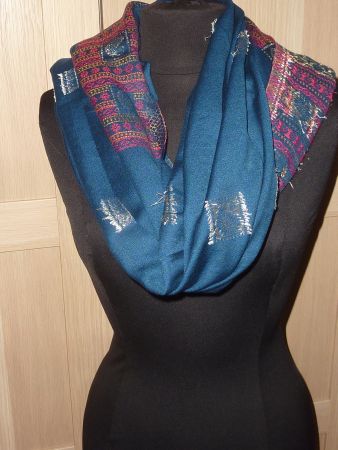 écharpe neuf laine turquoise avec motifs pour femme