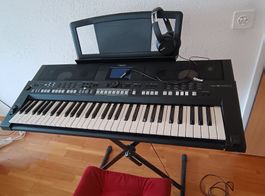 Yamaha PSR-S650 Keyboard mit Ständer, Kopfhörer und Stuhl