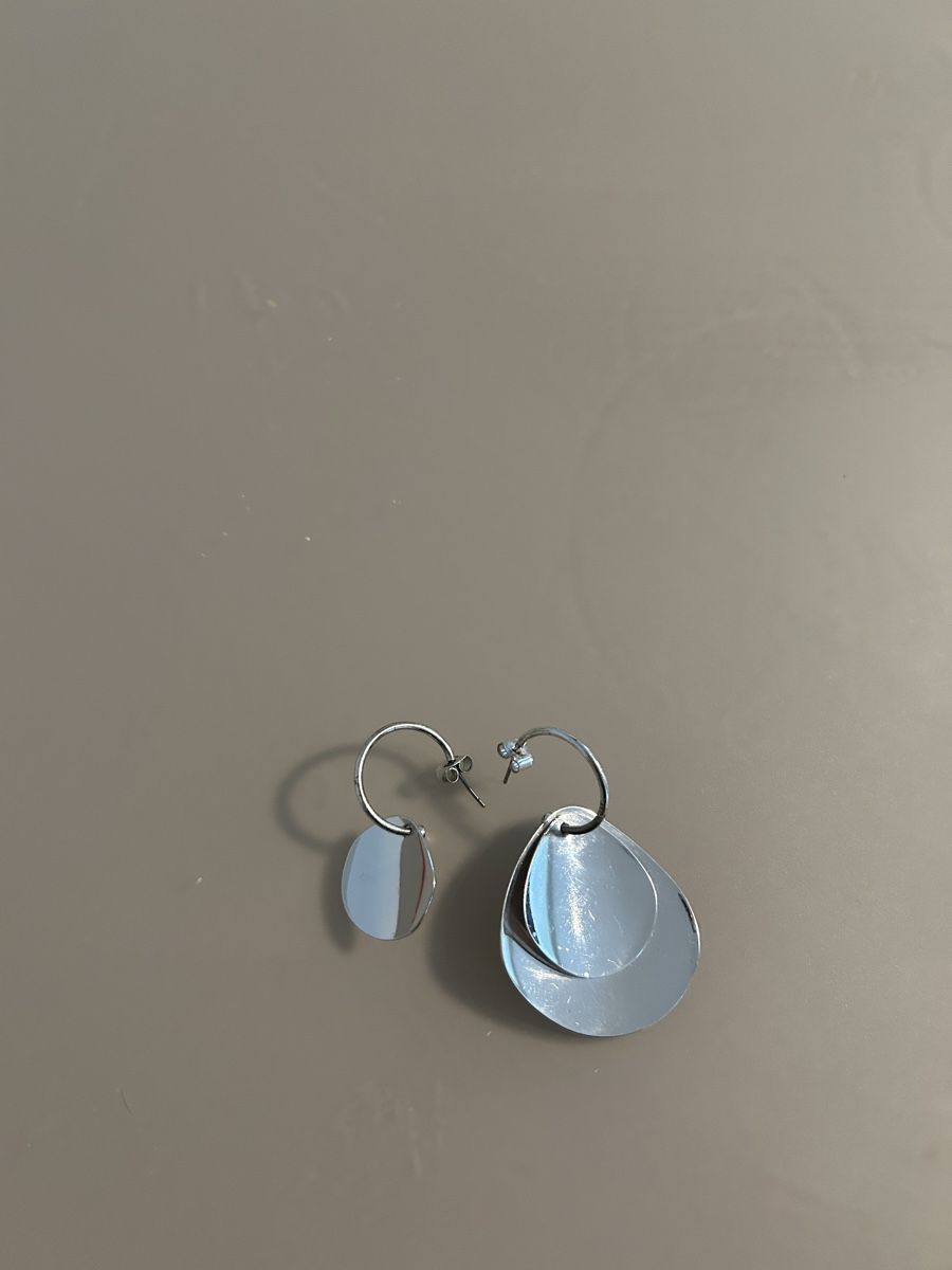 Orecchini pendenti & Orecchini a lobo: Elegante mismatched Ohrringe von Weekday – Usato da Zürich venduto da ten_dhq7 1