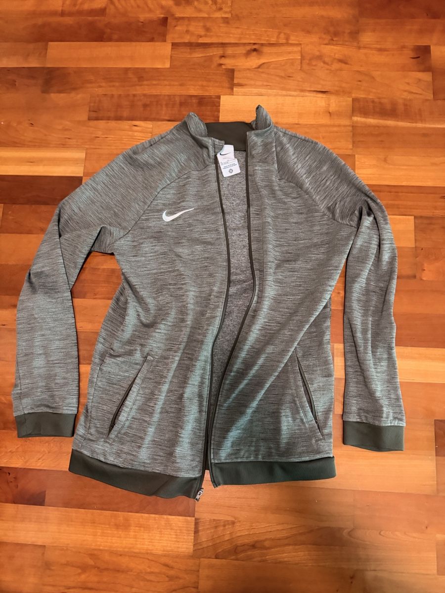 Nike Jacken & Mäntel: Nike Trainingsjacke Kinder 158-170 cm – Gebraucht aus Frauenfeld von isa_zph6