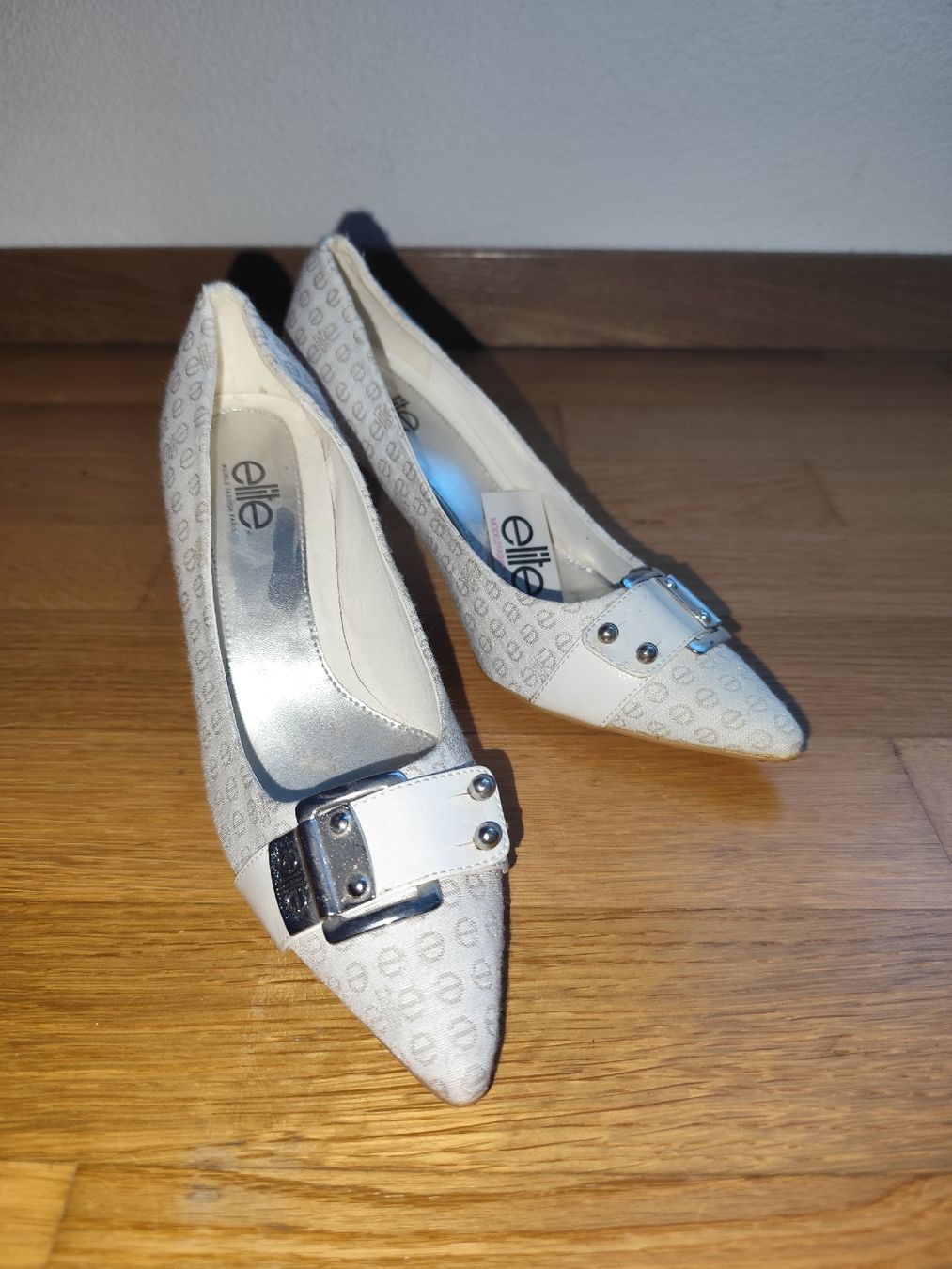 Damenschuhe: Weisse Heels neu Gr. 36 – Neu (gemäss Beschreibung) aus Visp von kat_72br 2