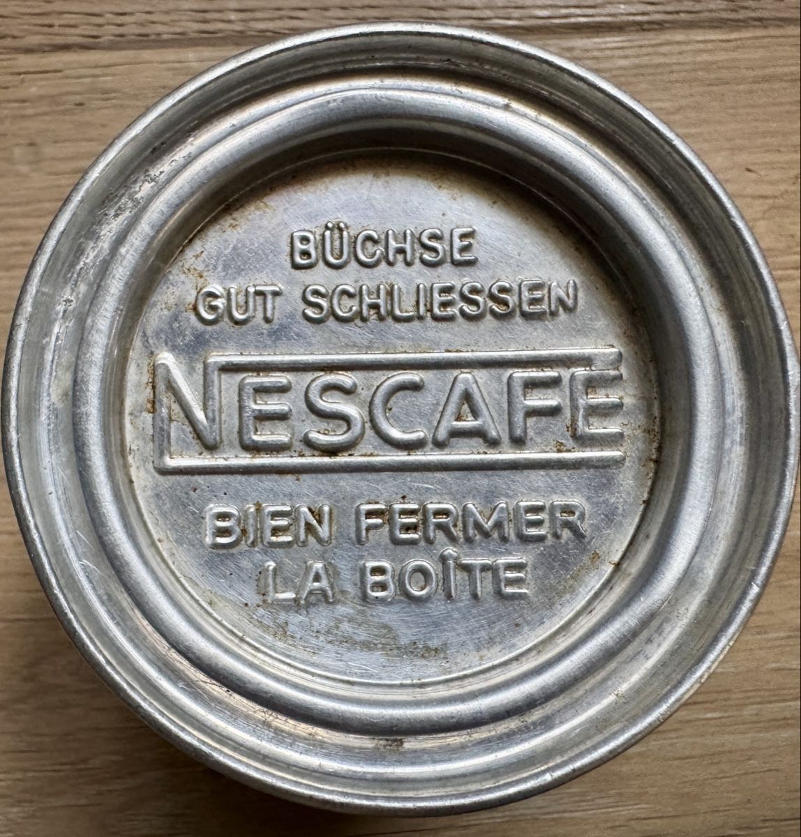 Barattoli: Alte geprägte Blechdose NESCAFÉ – Usato da Rothrist venduto da Luckywinner 7