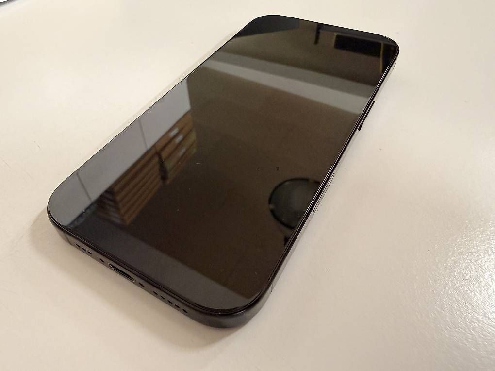 Telefoni cellulari / Smartphones: iPhone 16 Pro mit AppleCare+ – Usato da Zürich venduto da zuerich_03 3