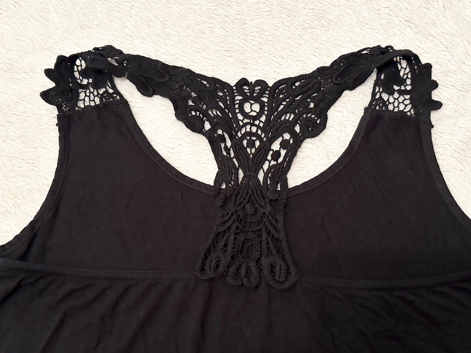 Top: Top schwarz mit Spitzendetails, top Zustand, GR. M – Usato da Emmenbrücke venduto da little.treasures 2