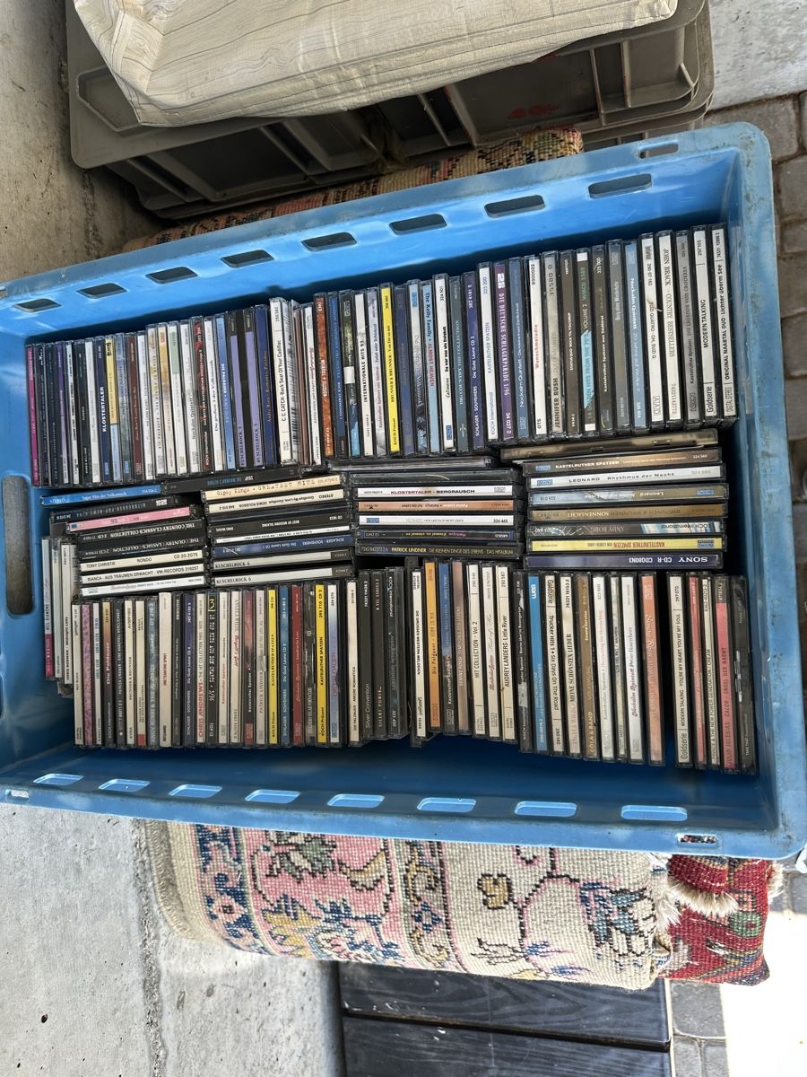 CDs: CD KISTE VOLL CD AB 1 FR. – Gebraucht aus Schüpfen von TOY-58 1
