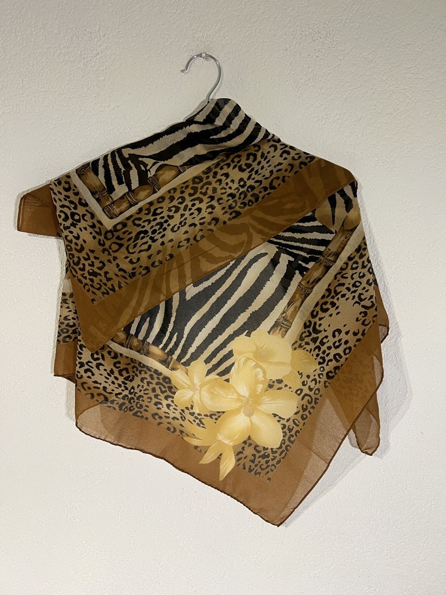 Foulard & Sciarpe: Foulard en soie fine – Usato da St-Pierre-Clages venduto da ste_xk6p 3