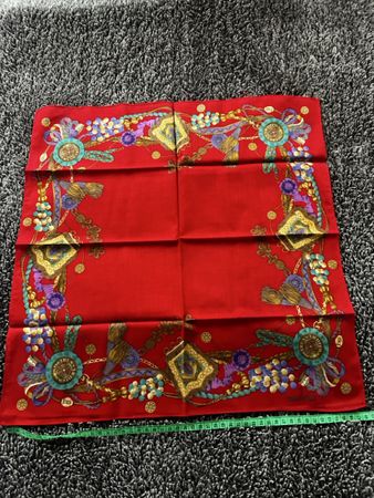 Trussardi Tuch 47 × 47 cm – rotes Vintage Design