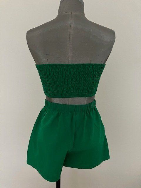 Shein Lotti di vestiti: Ensemble deux pièces vert short et bandeau taille 38 – Usato da Marin-Epagnier venduto da rchouchouu 1