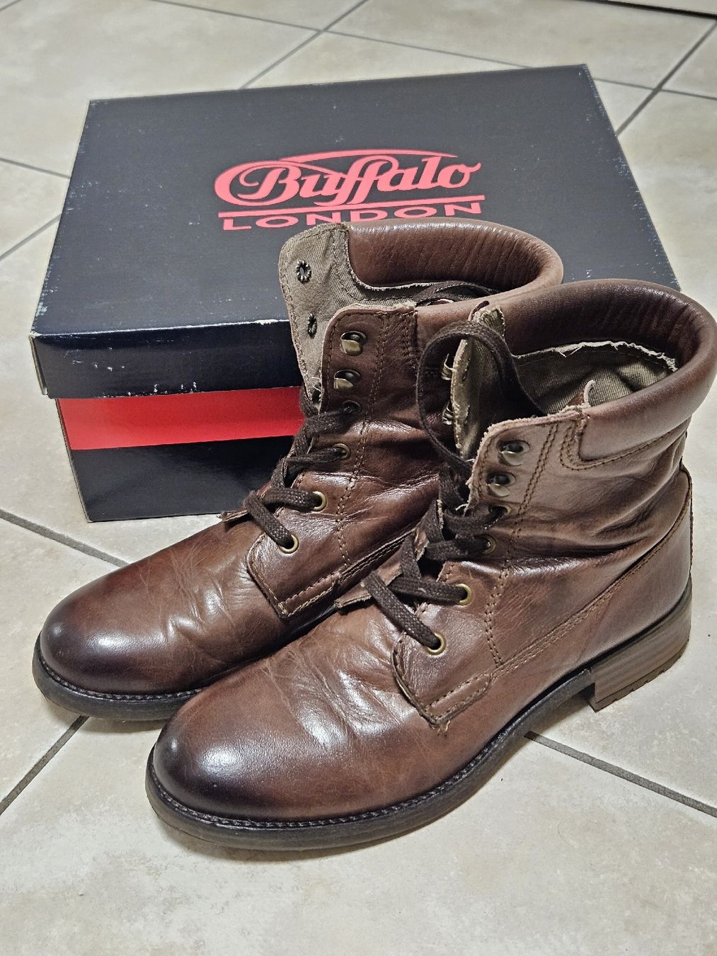 Buffalo Damenschuhe: Stylische braune Lederstiefel Grösse 38 – Gebraucht aus Winterthur von noodle_soup