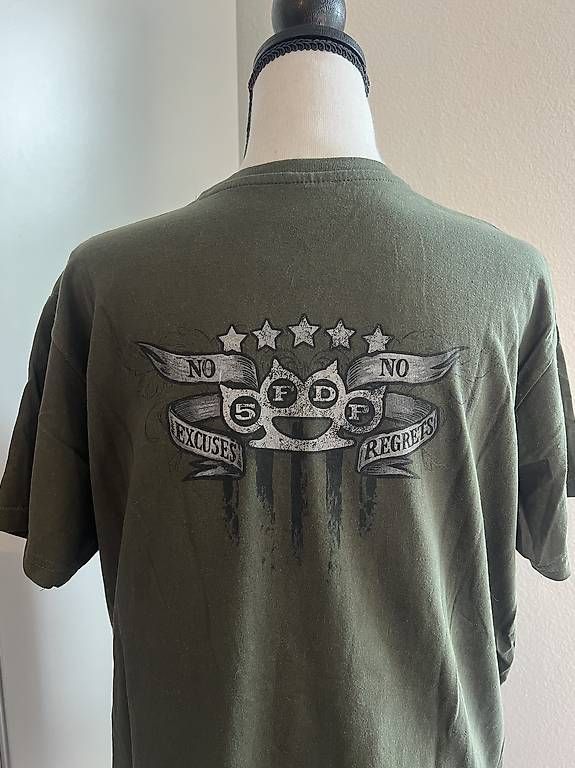 T-shirt: Five Finger Death Punch Shirt - XL – Usato da Urdorf venduto da Marybyii 4