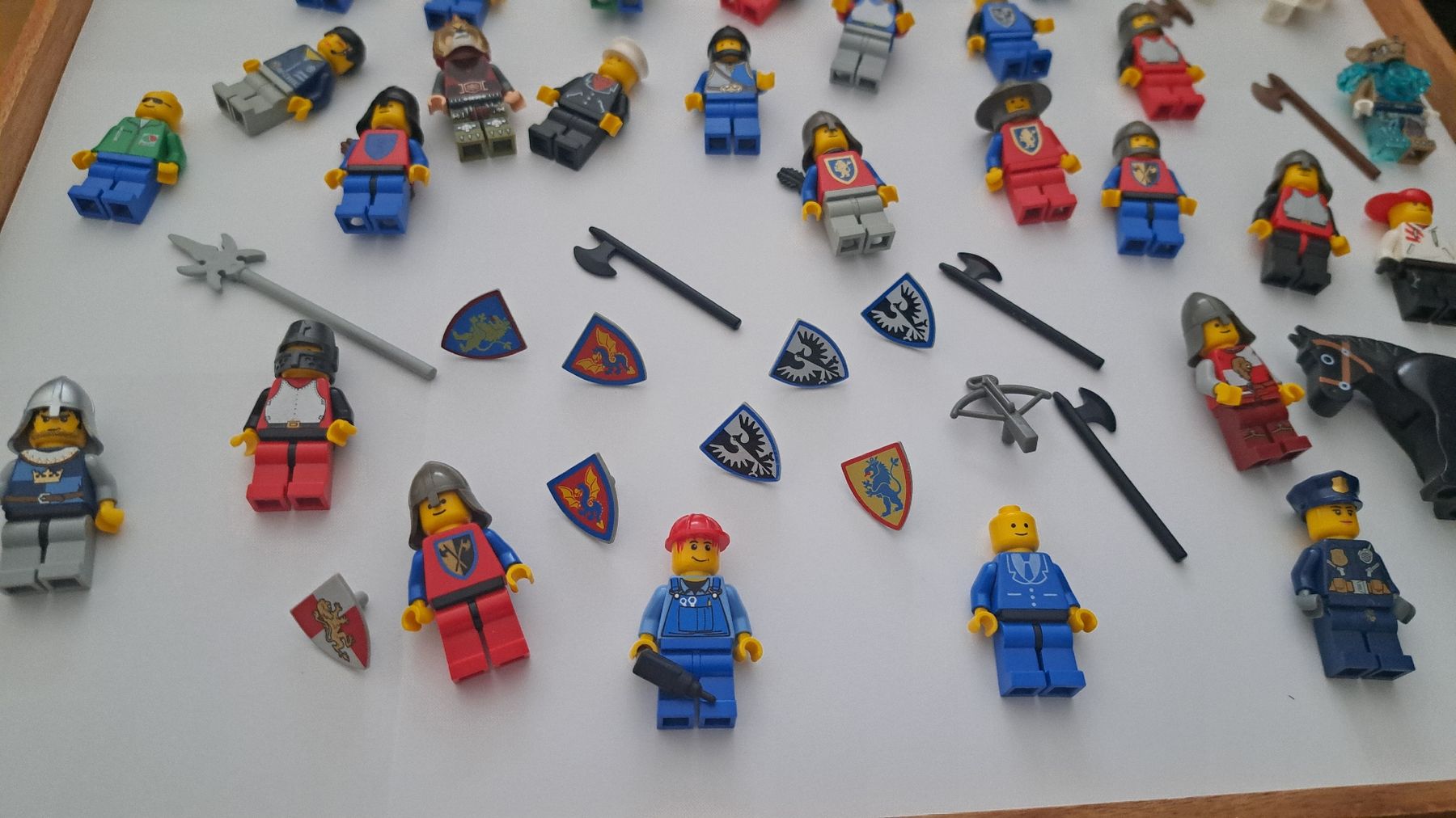 Lego Kit di costruzioni: Lego Minifiguren und Zubehör. – Usato da Basel venduto da vidra66 5