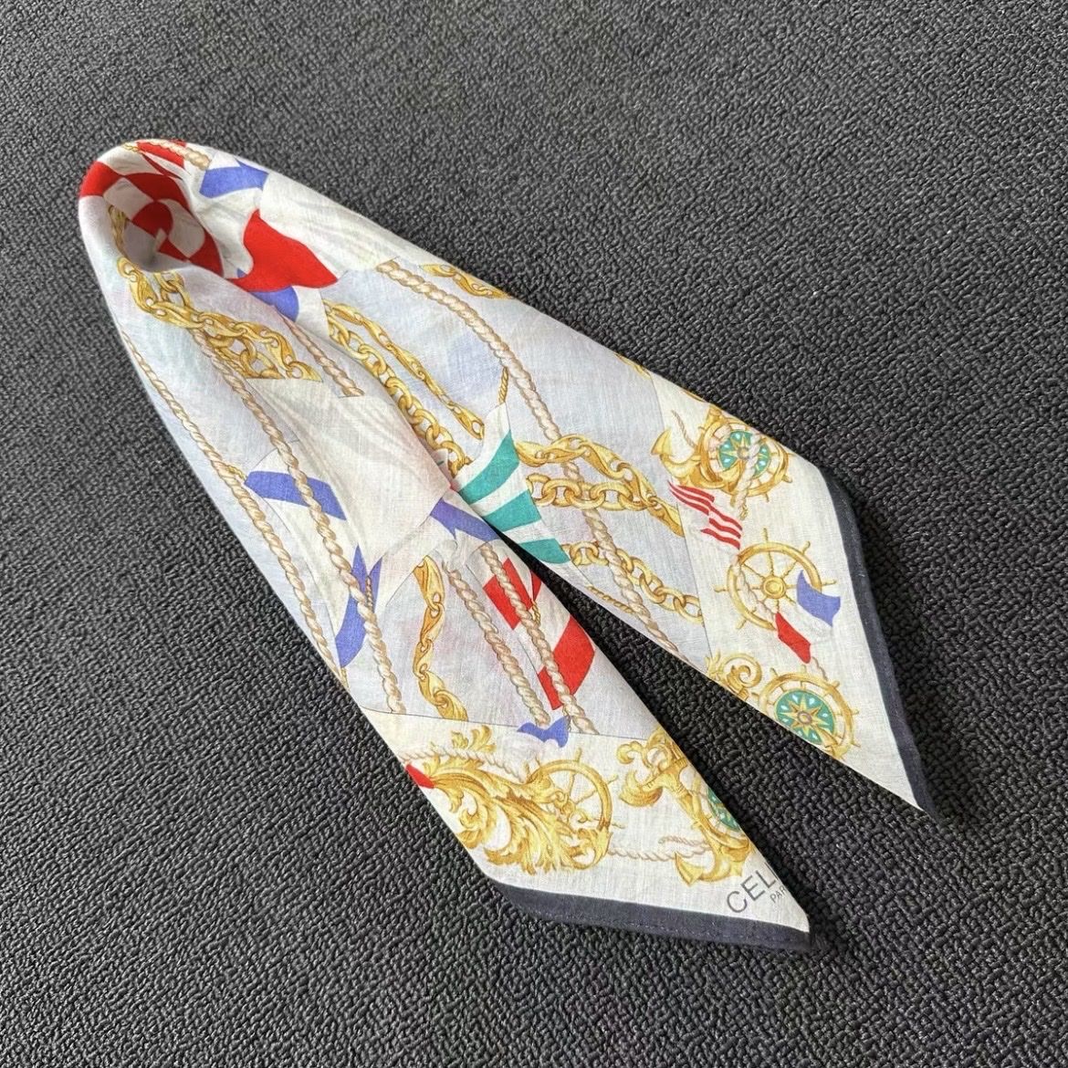 Celine Foulard & Sciarpe: Celine Paris Silk Tuch – Nuovo (secondo la descrizione) da Bern venduto da fen_7rn8 2