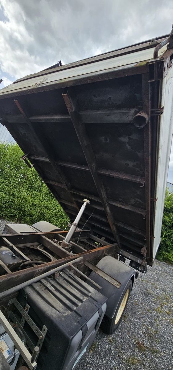 Isuzu Veicoli commerciali: ISUZU NPR85 Kippbrücke  – Usato da Kriens venduto da gimi01 5