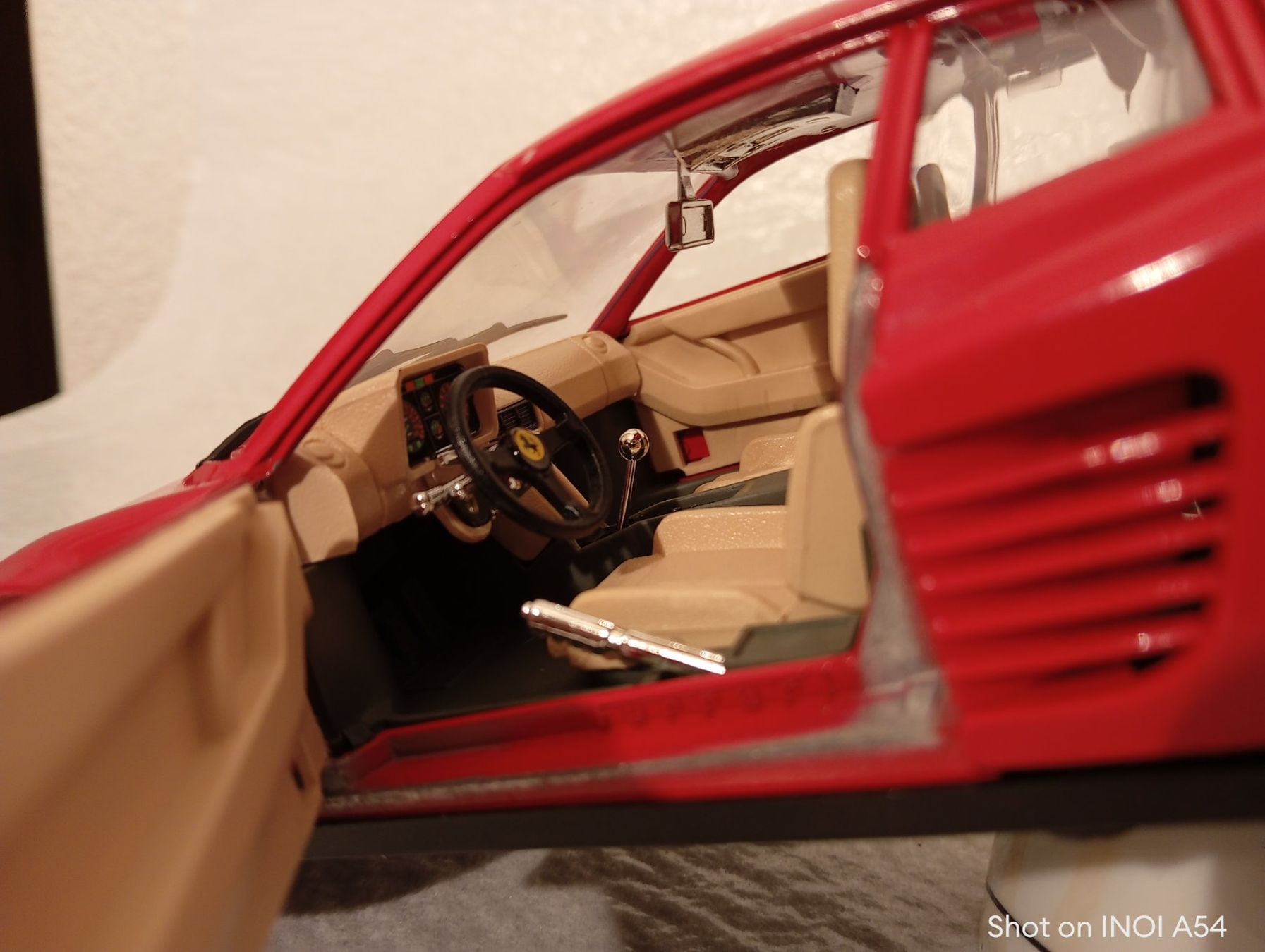 Bburago Modellini d'auto: Ferrari Testarossa  1984 – Usato da Huttwil venduto da Secondtrain 6