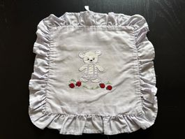 Hübscher Kissenbezug mit Teddy und Rüschen, lavendel