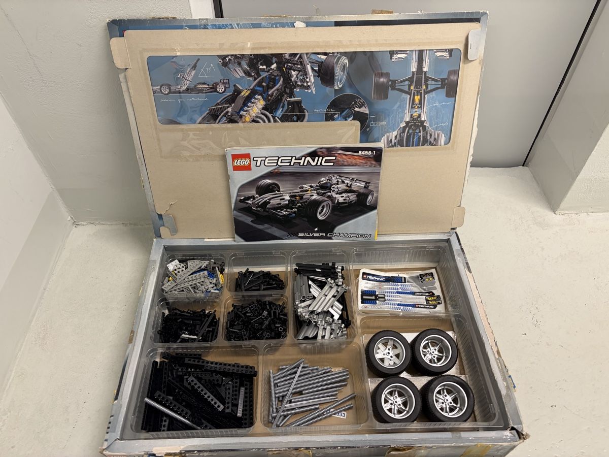 Lego Spielzeuge: Lego Technic 8458 - Silver Champion – Gebraucht aus Zürich von weser 2