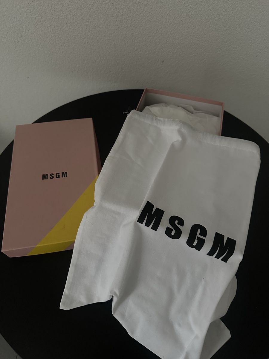MSGM Scarpe da donna: MSGM Designer Floating Logo Print Sneakers in 39 – Usato da Zürich venduto da kiflicaodcokolade 3