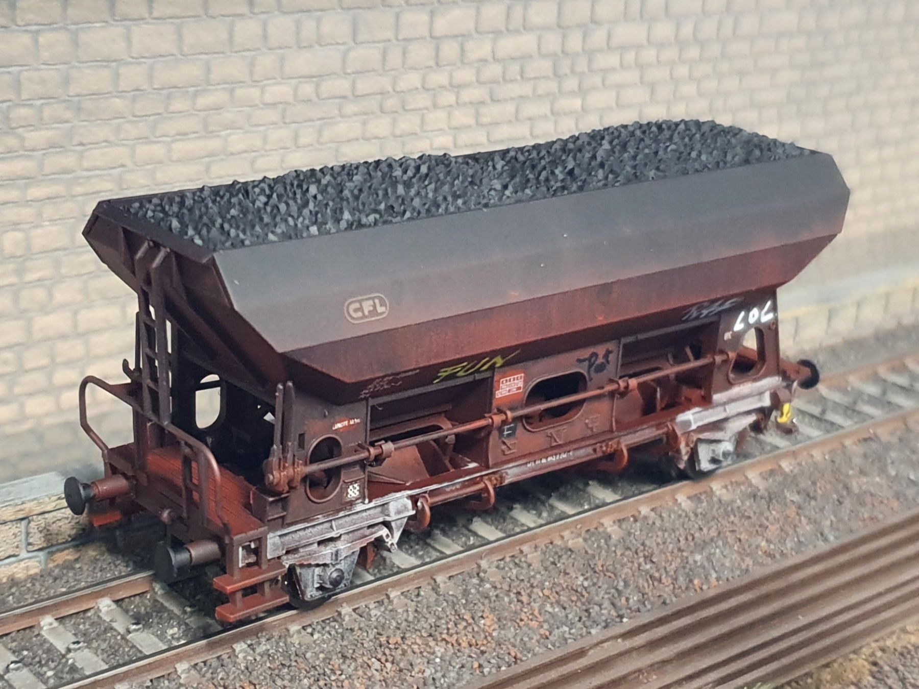 Roco Modellini di ferrovie: WAGON TREMIE, CFL, ROCO 46235, PATINE + GRAFFITIS – Usato da Loveresse venduto da FIFILOULOU