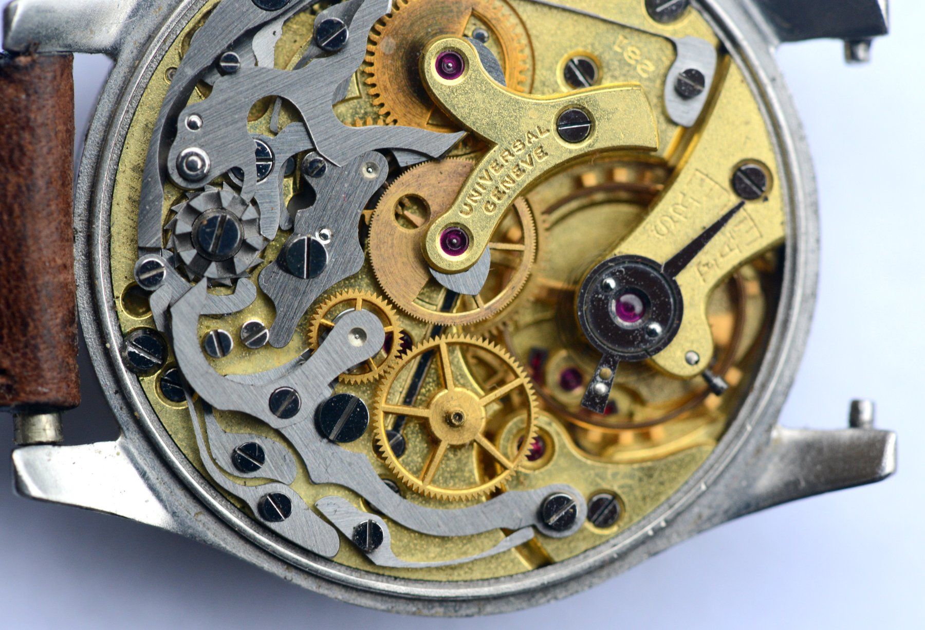 Universal Genève Uhren: Petit chrono "Compur" de la marque "Universal Genève" – Gebraucht aus Neuchâtel von  6