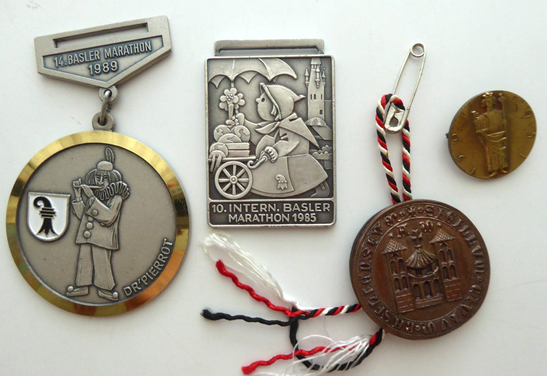 Medaglie: Basel 10.Marathon 1985, 14.Marathon 1989 dr Pierrot; Basel . – Usato da Aesch BL venduto da Kauri1