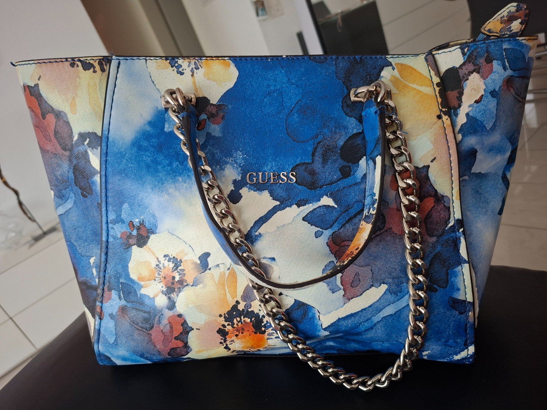 Guess Borse da donna: Guess Blau – Usato da Emmenbrücke venduto da Ddagi