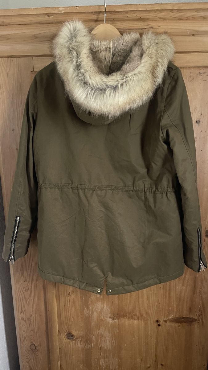 Zara Giacche: Zara Parka olivgrün mit Kunstfellfutter – Usato da Brüttisellen venduto da SonjaP0102 2