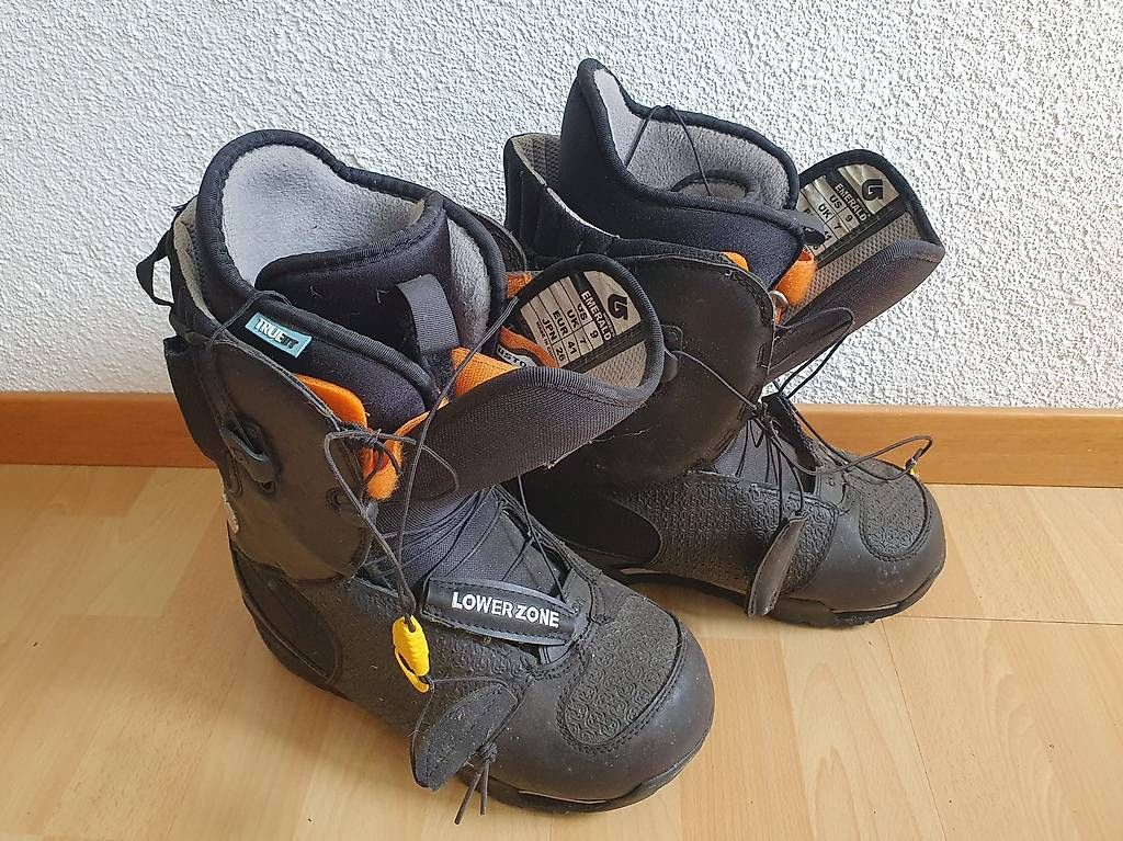 Scarpe da uomo: Chaussures de snowboard Burton Taille 39 – Usato da Nidau venduto da jul_6tpv