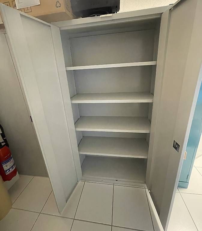 Armadi: Armoire métallique de qualité – Usato da La Neuveville venduto da logane42 1
