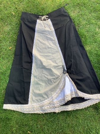 Trachtenrock schwarz beige mit Spitze und Edelweiss-Motiv