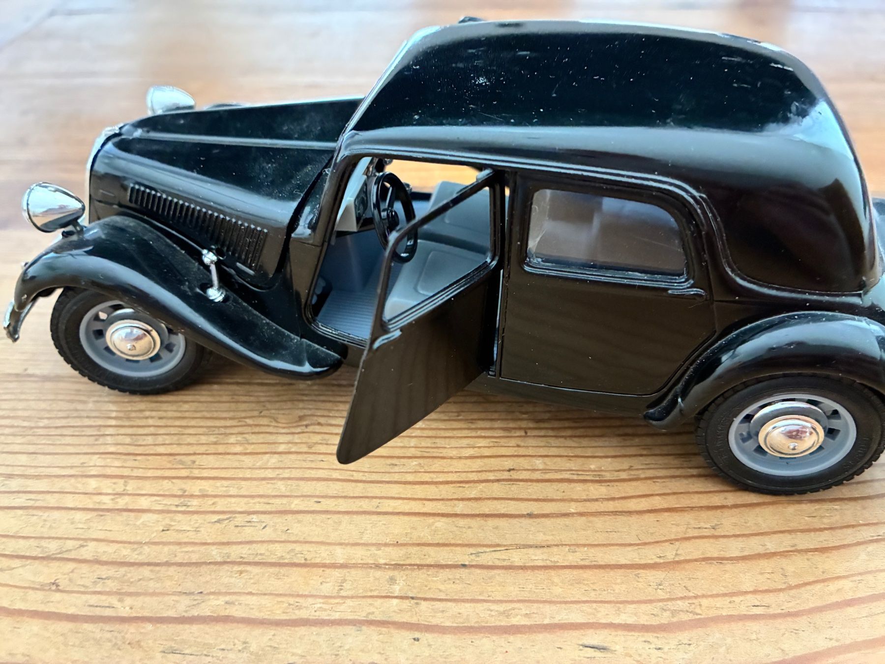 Bburago Modellini d'auto: Modellauto Citroen CV15 Bburago 1/24 – Usato da Bassersdorf venduto da Watchme02 1