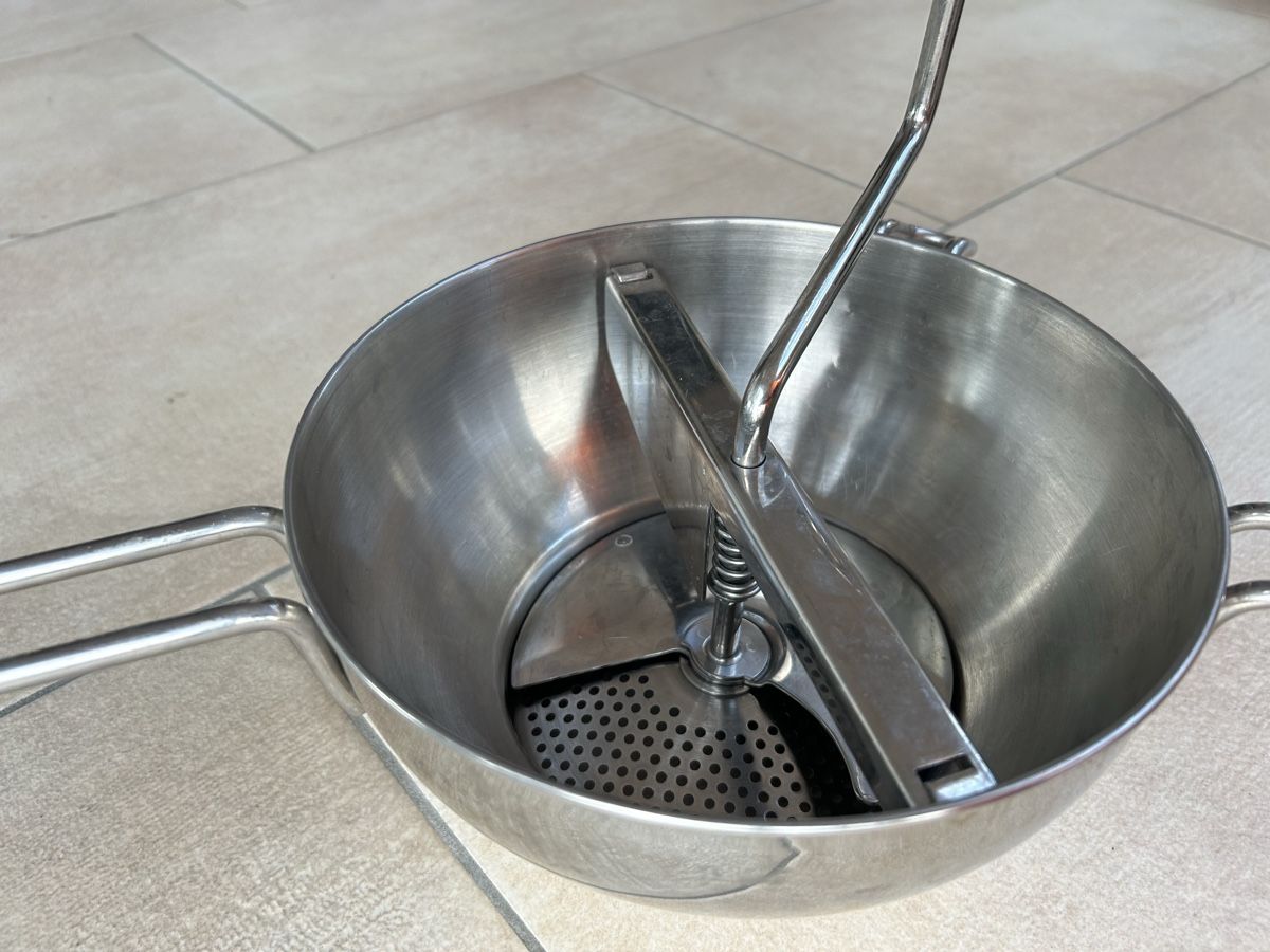 Elettrodomestici da cucina: Passiergerät / Passevite & Gemüse-Presse – Usato da Grüt (Gossau ZH) venduto da guetsli80 1