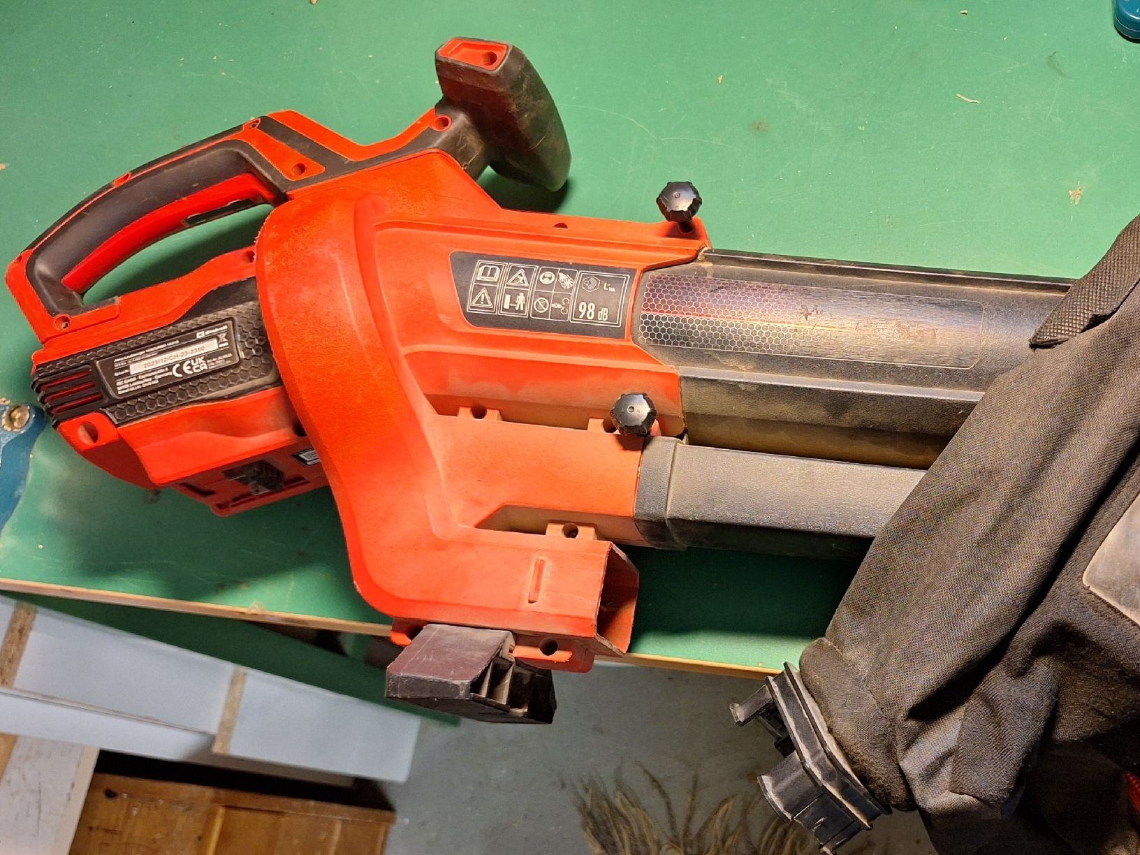 Einhell Soffiatori & Aspiratori per foglie: Einhell Laubbläser Set mit 2 Akkus und Ladegerät – Usato da Schalunen venduto da Pierinoll 1