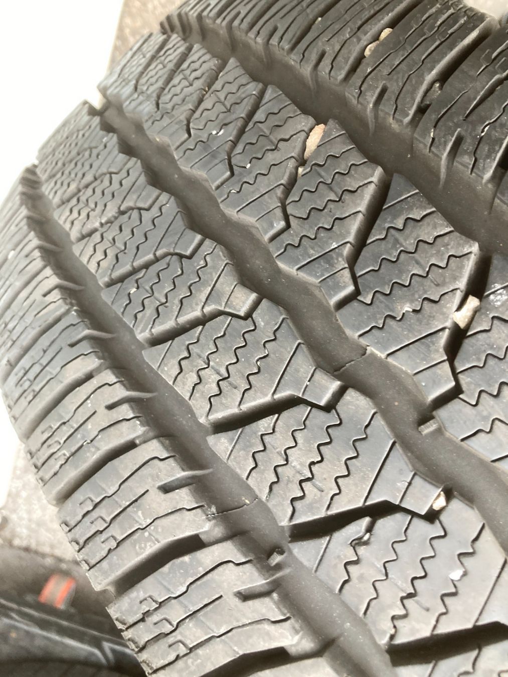 Continental Pneumatici & Ruote complete: Winterpneu 235/65R16 Continental – Usato da Cham venduto da Cham6332 5