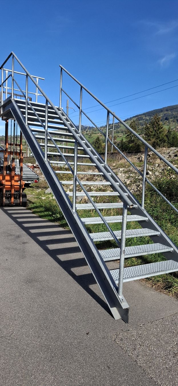 Scale: Treppe mit Podest und Geländer – Usato da Reichenbach i. K. venduto da Wskorpion