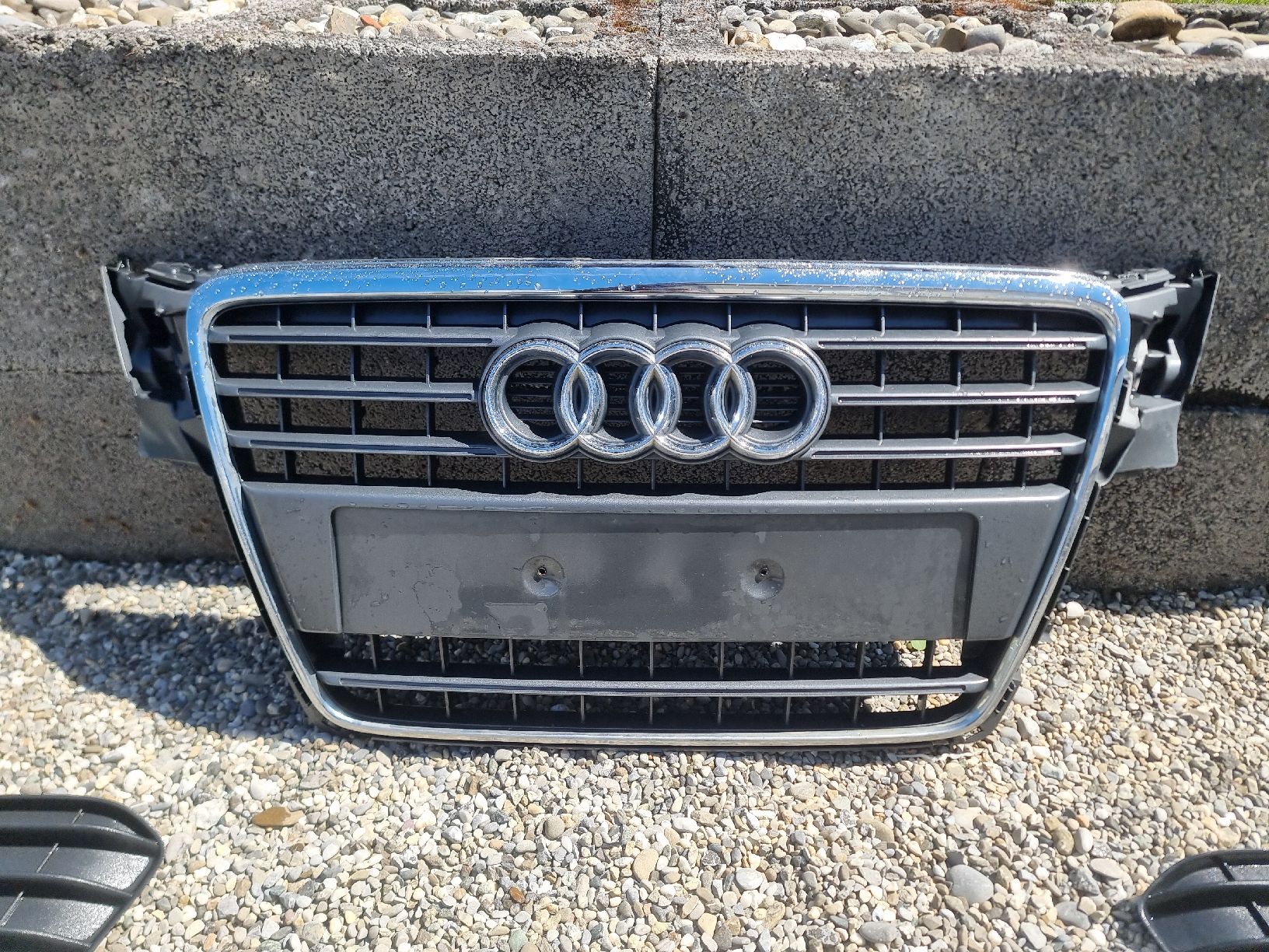 Audi Tutti pezzi di ricambio auto: Audi A4 B8 Kühlergrill mit Nebelscheinwerfer Blenden – Usato da Staad SG venduto da MeAl32 1