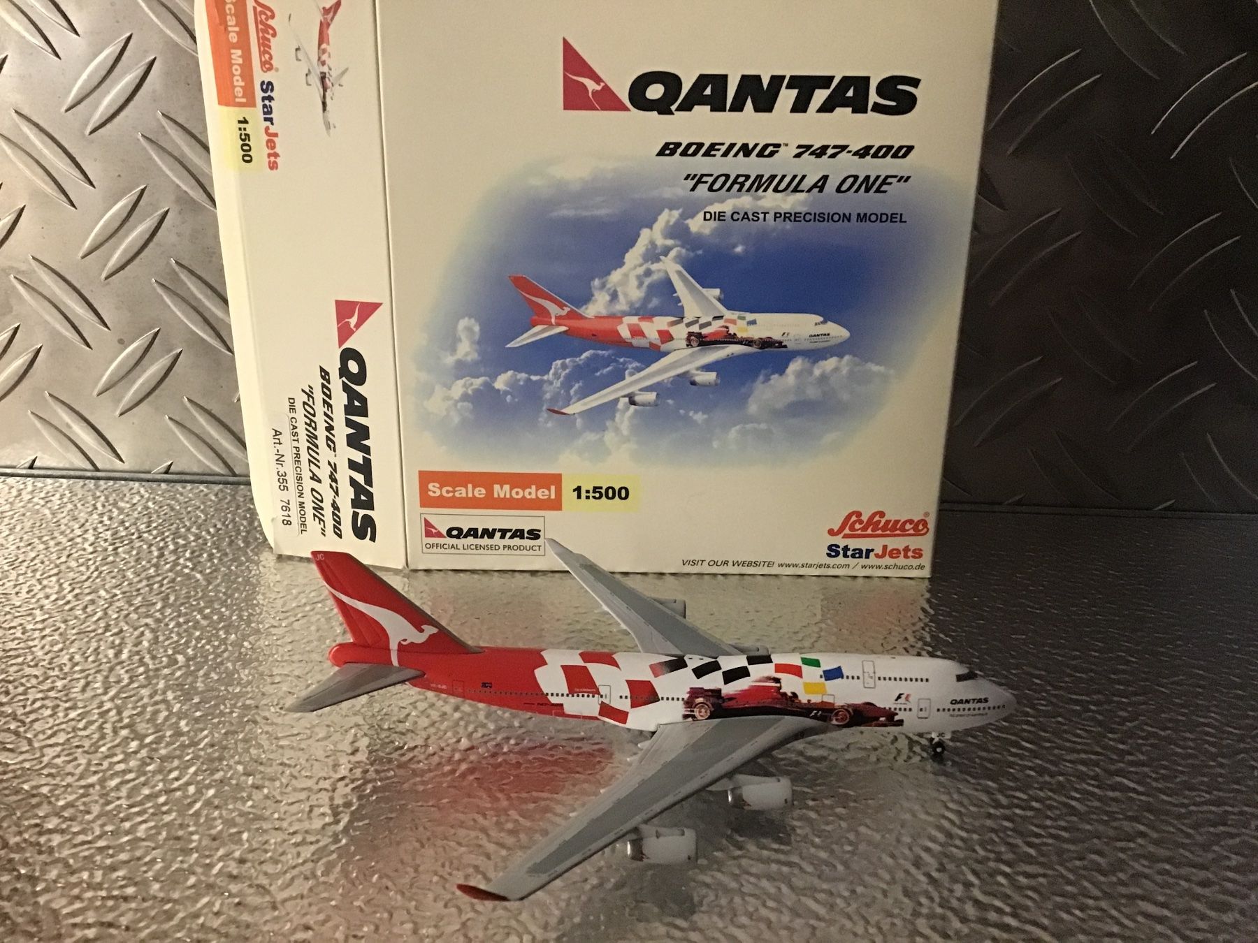 Boeing Kit di modellismo & Modellini statici: SCHUCO QANTAS BOEING 747-400 1:500 – Usato da Männedorf venduto da Spezial-Modelle 3