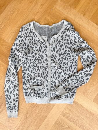 Grauer Strick-Cardigan Leo-Muster aus Kaschmir/Wolle