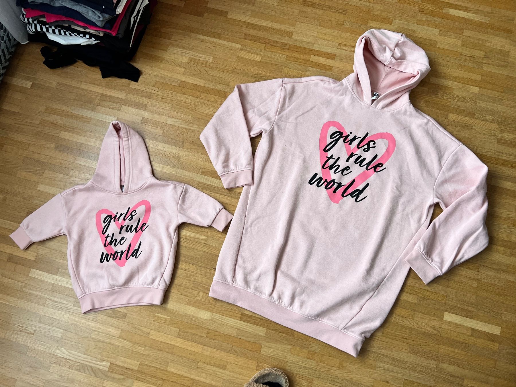 Maglioni & Felpe: Mama-und-Tochter Pullover Set  S/Gr.74 – Usato da Wallisellen venduto da Kyoscsaj
