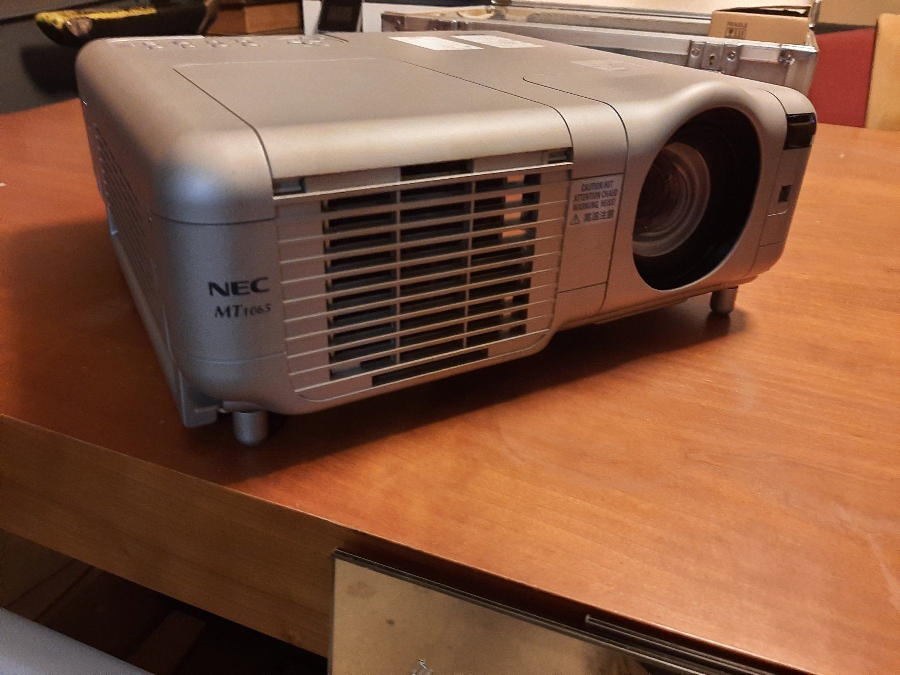 Nec Videoprojektoren: NEC Beamer – Gebraucht aus St-Blaise von Mogul0