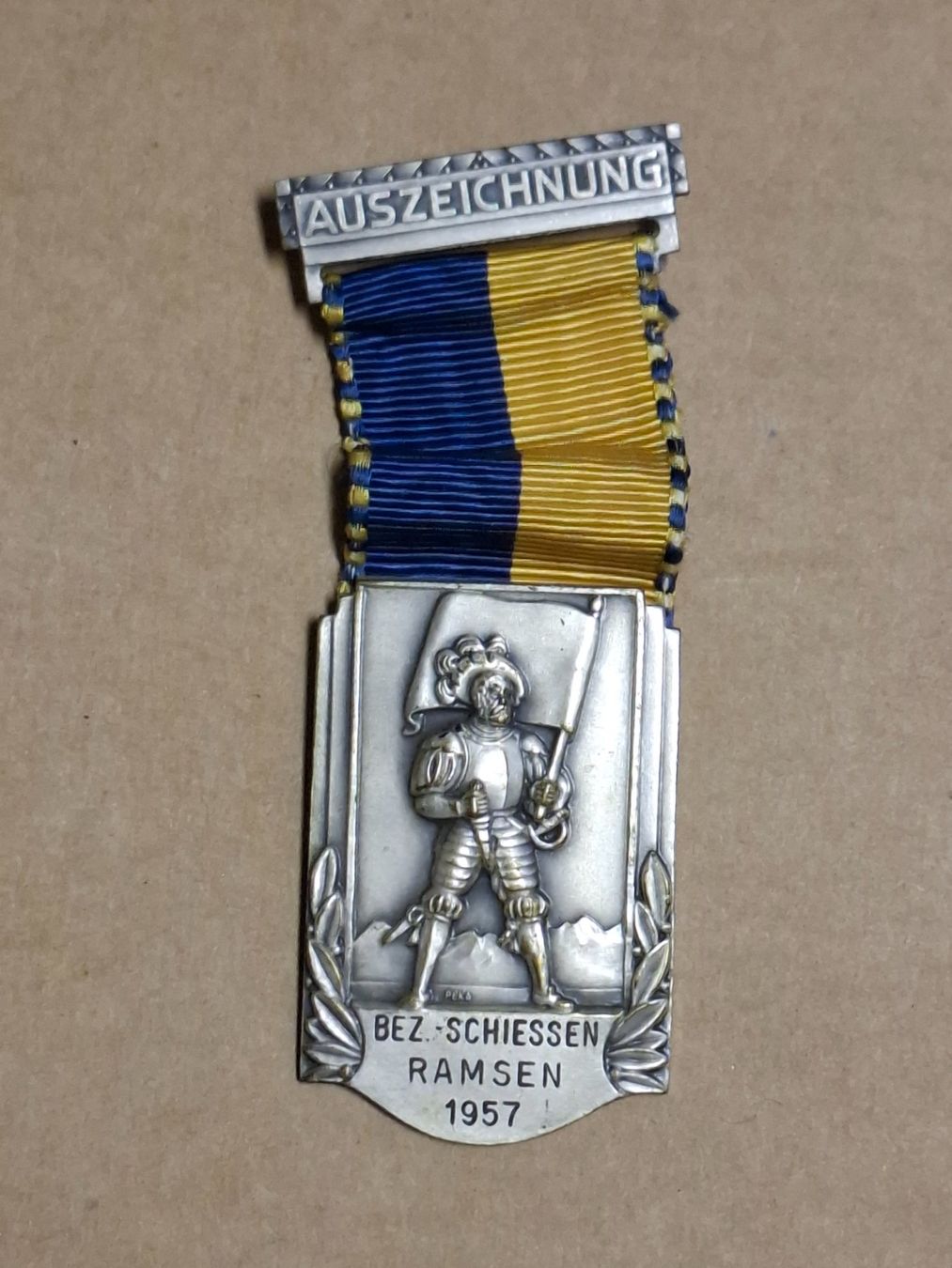 Medaglie: Ramsen 1957 (U742) – Usato da Schwanden GL venduto da Suvorov 2