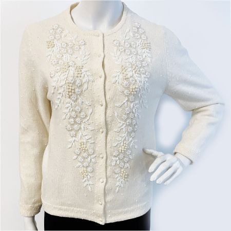 Cardigan Strickjäckli XS/S crème mit Perlenstickerei 1950s