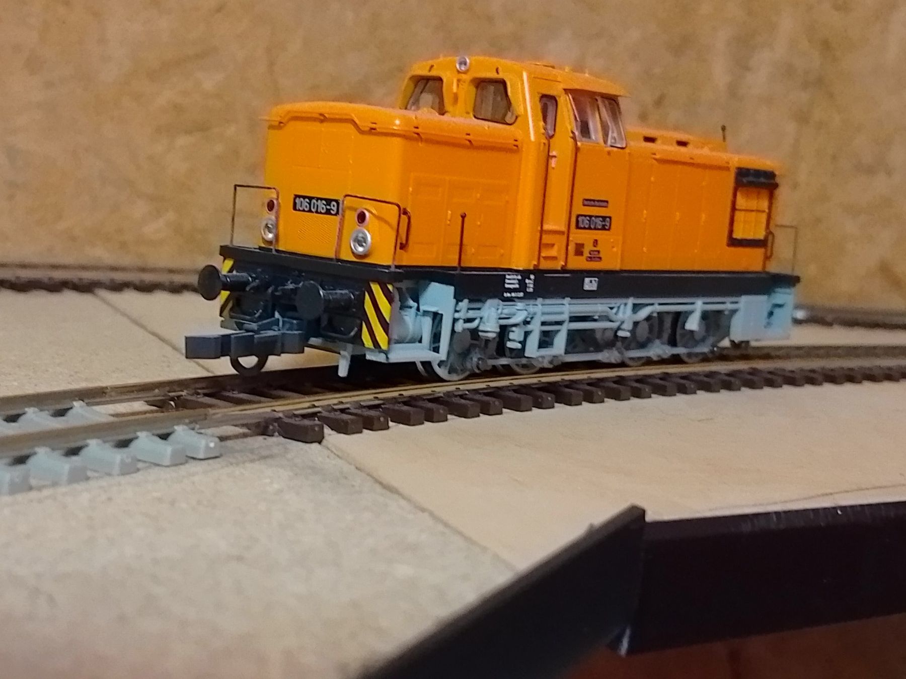 Roco Modelleisenbahnen: Roco DR V60 H0 DCC mit Sound – Gebraucht aus Herrenschwanden von Kaethinti 6