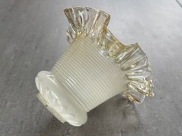 Jugendstil - Glas-Lampenschirm - opalweiss - goldgelb