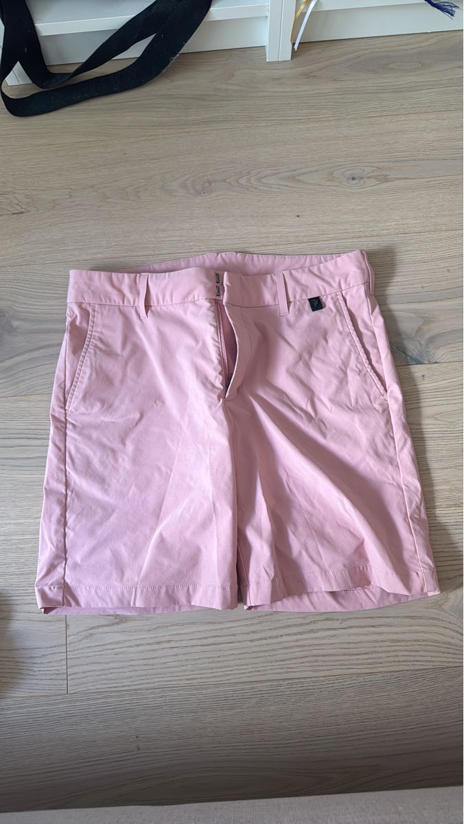 Peak Performance Pantaloni: Peak Performance Shorts Rosa – Usato da Hergiswil NW venduto da Mroizo8
