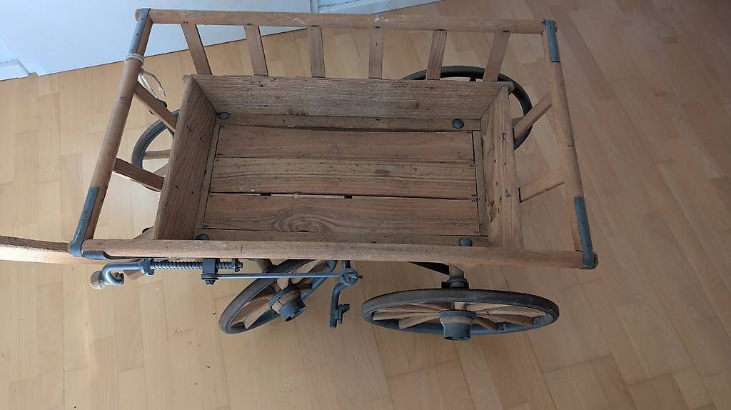 Carrelli di trasporto: Alter Leiterwagen mit Spindelbremse – Usato da Bremgarten b. Bern venduto da Flintli 1