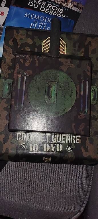 Tous les DVDs: Coffret 10 DVD Guerre état neuf – D'occasion à Vésenaz par emose 1